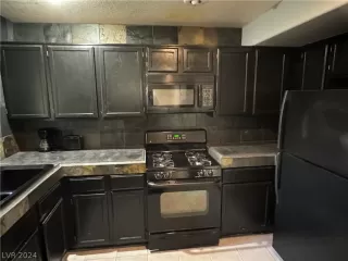 Photo #5: 2595943 Listing