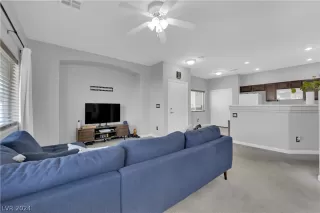 Photo #5: 2595967 Listing