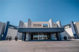 Photo #1: 2595988 Listing