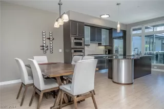 Photo #3: 2595988 Listing