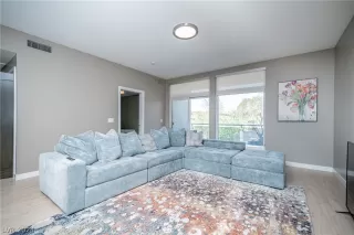 Photo #6: 2595988 Listing