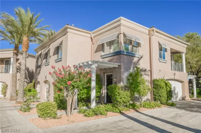 MLS: 2595998 Condo For Sale