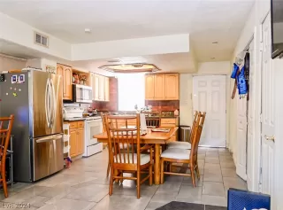 Photo #3: 2595999 Listing