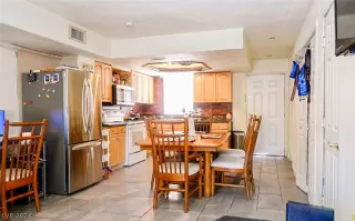 Photo #5: 2595999 Listing