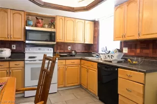 Photo #6: 2595999 Listing