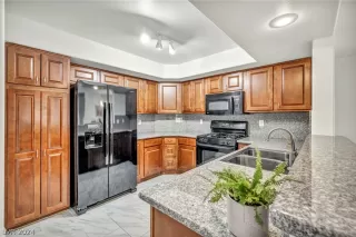 Photo #1: 2596002 Listing