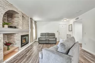 Photo #3: 2596002 Listing