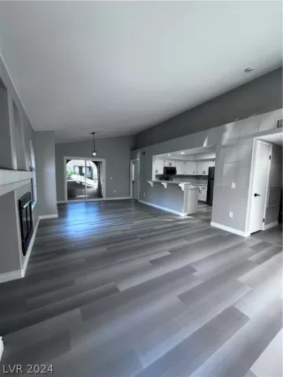 Photo #2: 2596016 Listing