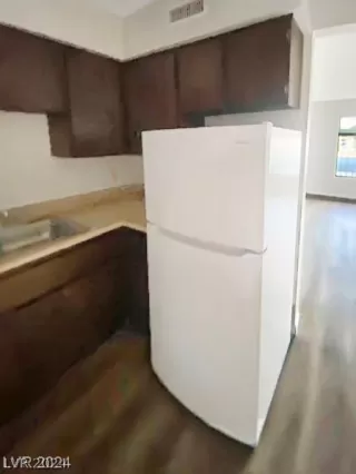 Photo #4: 2596028 Listing