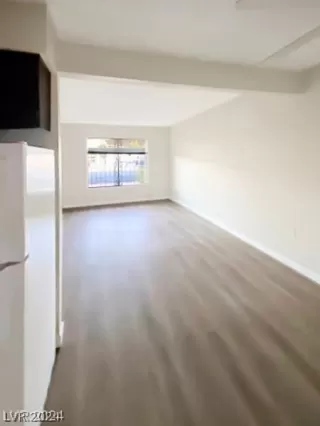 Photo #6: 2596028 Listing