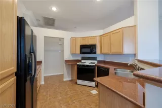 Photo #4: 2596032 Listing 