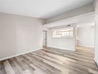 Photo #2: 2596040 Listing