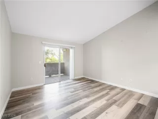 Photo #3: 2596040 Listing