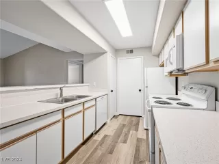 Photo #5: 2596040 Listing