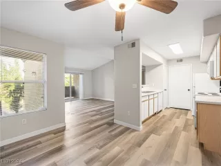 Photo #6: 2596040 Listing