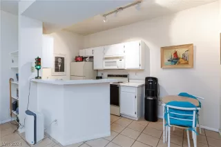 Photo #3: 2596066 Listing 
