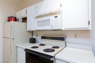 Photo #6: 2596066 Listing 