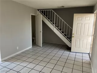 Photo #4: 2596072 Listing 