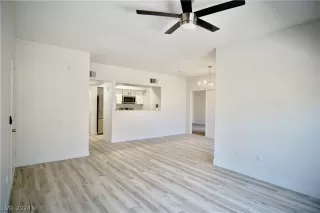 Photo #4: 2596128 Listing