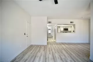 Photo #5: 2596128 Listing