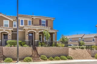 Photo #2: 2596135 Listing