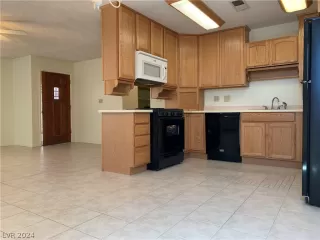 Photo #3: 2596141 Listing 