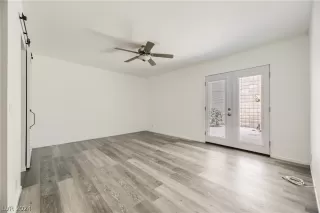 Photo #5: 2596170 Listing