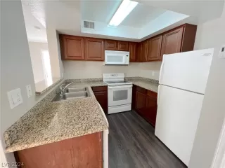 Photo #3: 2596178 Listing 