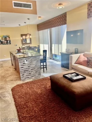 Photo #5: 2596181 Listing 