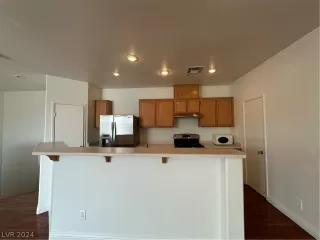 Photo #5: 2596320 Listing 