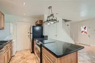 Photo #4: 2596329 Listing 