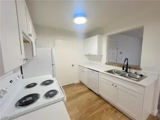 Photo #2: 2596355 Listing 