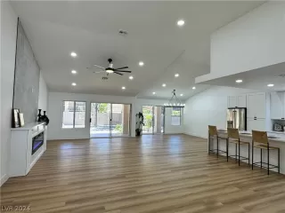 Photo #2: 2596374 Listing