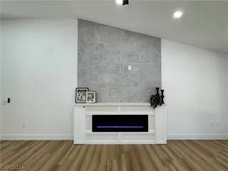 Photo #6: 2596374 Listing