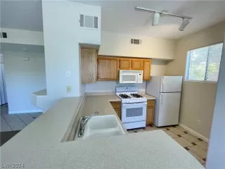 Photo #5: 2596419 Listing 