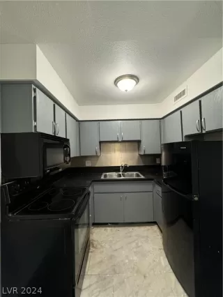 Photo #5: 2596422 Listing