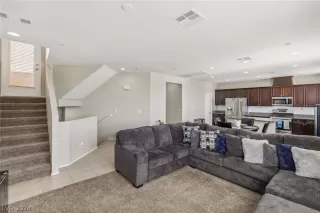 Photo #5: 2596433 Listing