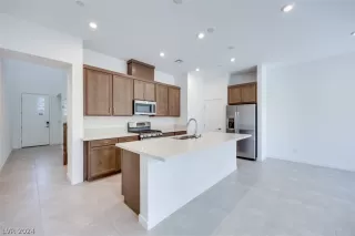 Photo #6: 2596439 Listing