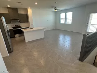 Photo #5: 2596457 Listing 