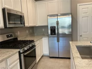 Photo #4: 2596478 Listing