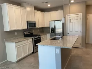 Photo #5: 2596478 Listing