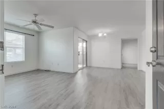 Photo #5: 2596488 Listing