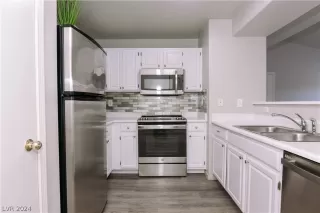 Photo #1: 2596540 Listing