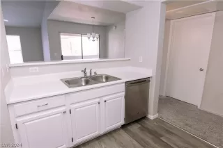 Photo #2: 2596540 Listing