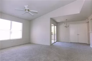 Photo #3: 2596540 Listing