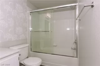 Photo #6: 2596540 Listing