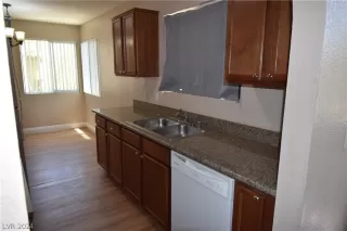 Photo #5: 2596583 Listing