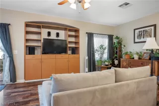 Photo #3: 2596589 Listing