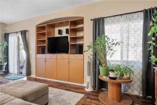 Photo #4: 2596589 Listing