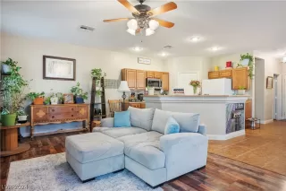 Photo #5: 2596589 Listing